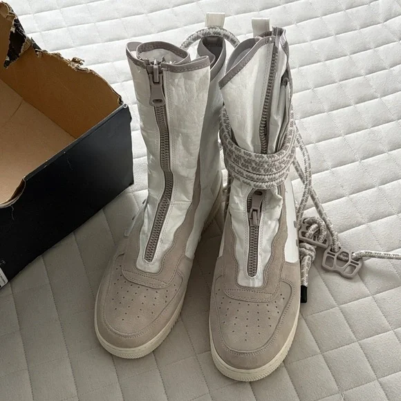 Nike Men’s High-Top SF Air Force 1 HI AS QS Sneakers in White and Gray - Picture 2 of 7